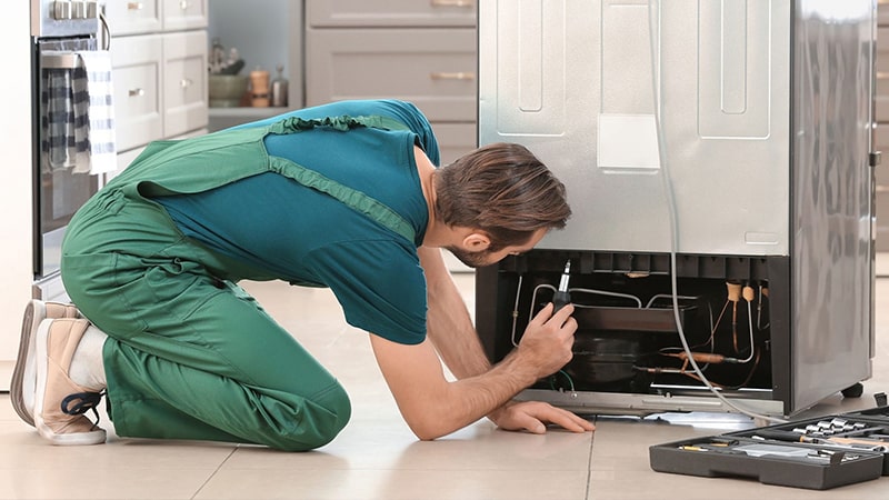 چرا یخچال یکسره کار میکند؟